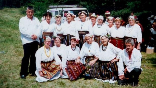 Люба Филипова дари 40 фотоса на Дарик радио
