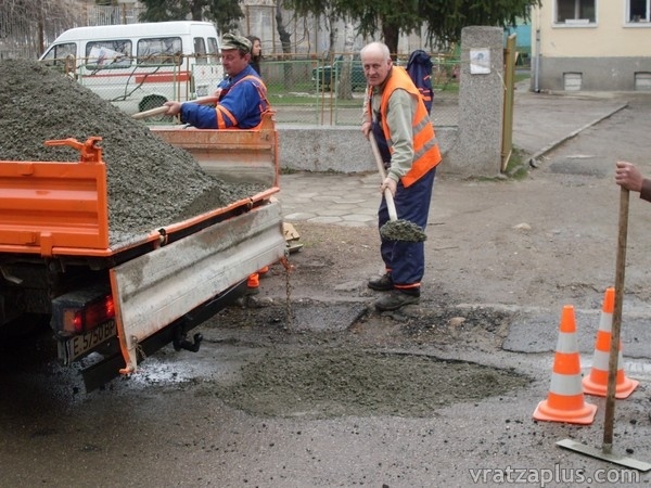 Ремонтират улици във Враца