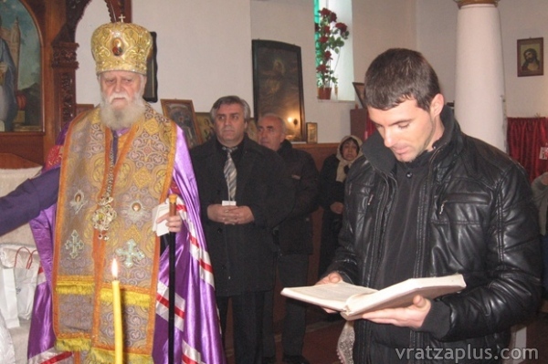 Врачанският владика на Ивановден в Мездра