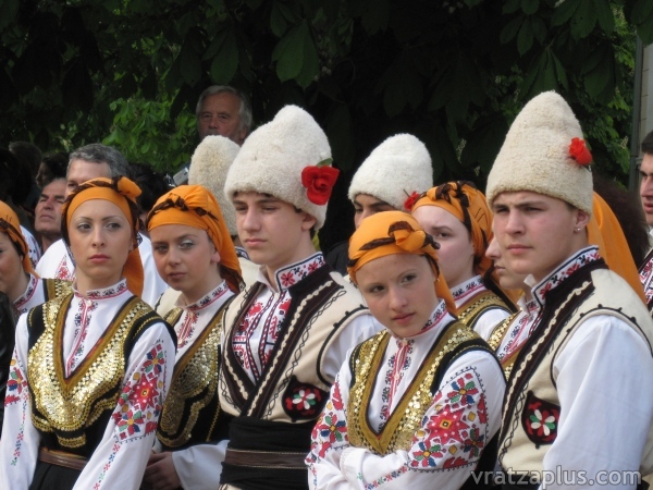 Самодейци от 19 читалища пеят и танцуват в Чирен