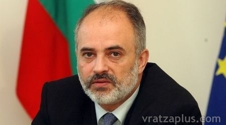 Младенов прави първа копка на Общностен център
