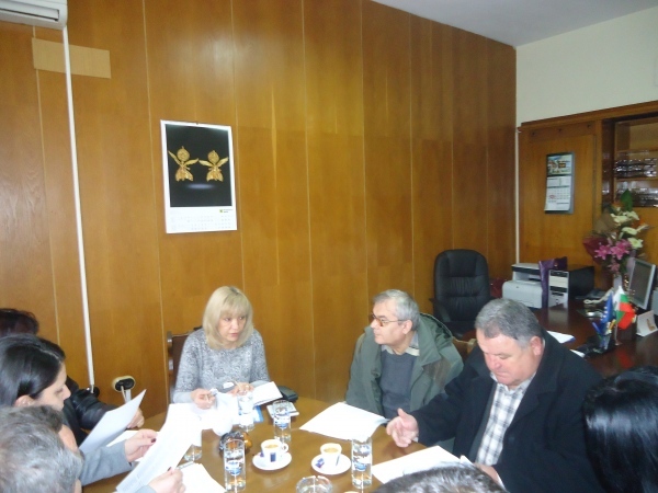 Петя Аврамова свика работна среща