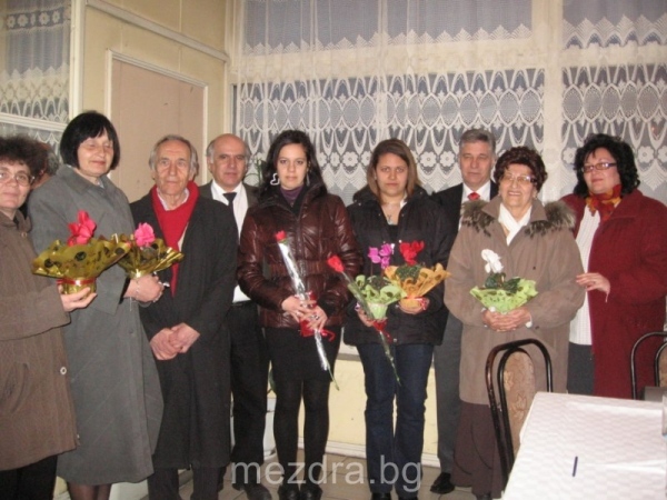 Изложба и поетичен конкурс в Мездра