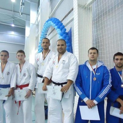 Медали по джу джицу за Кнежа