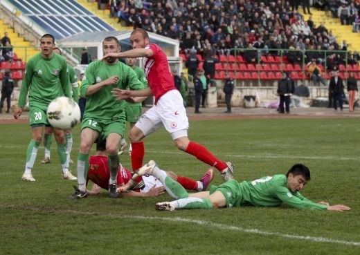 ЦСКА победи „Ботев” Враца с 4:3 в скандален мач
