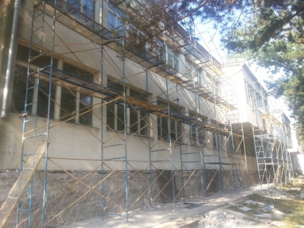Ремонтират поликлиниката в Бяла Слатина