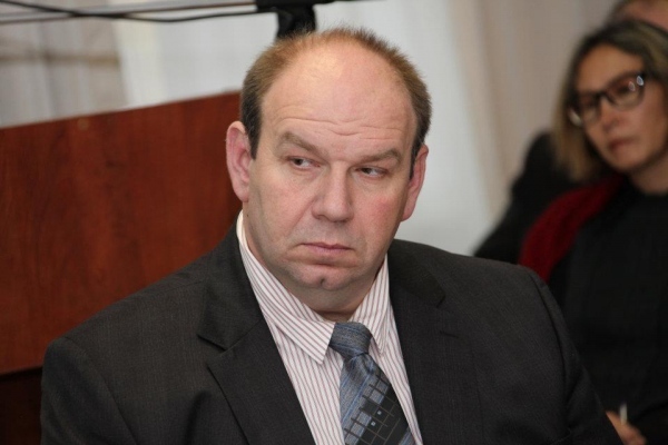 Д-р Здравков дари 40 билета за театър