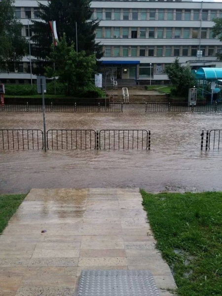 Продължава отводняването във Врачанско