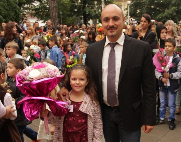 Красимир Богданов с дъщеря – първокласничка