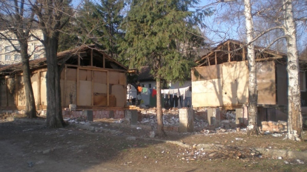 Събарят сградите на ул. „Георги Апостолов” 