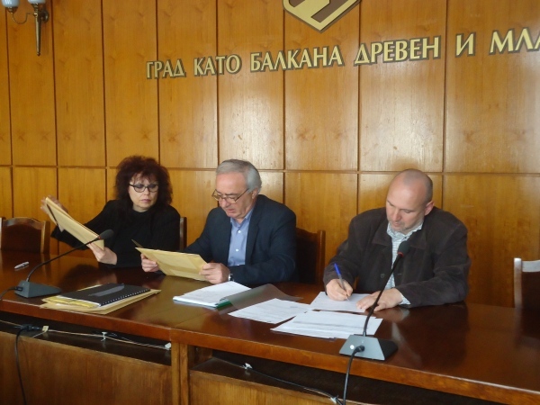 Четири фирми искат да ремонтират Старата къща