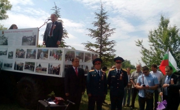 Миков откри фотоизложба на колела