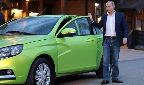 Путин се качи на най-голямата Lada
