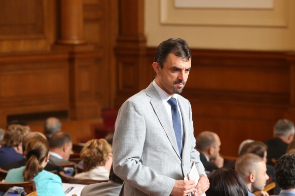 Хайтов гласува ЗА намаляване на партийните субсидии 