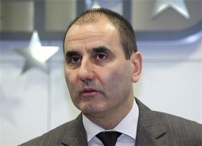 Цветанов подарява компютри на училище в Мездра
