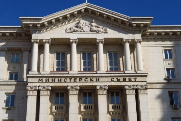 Първи решения на правителството