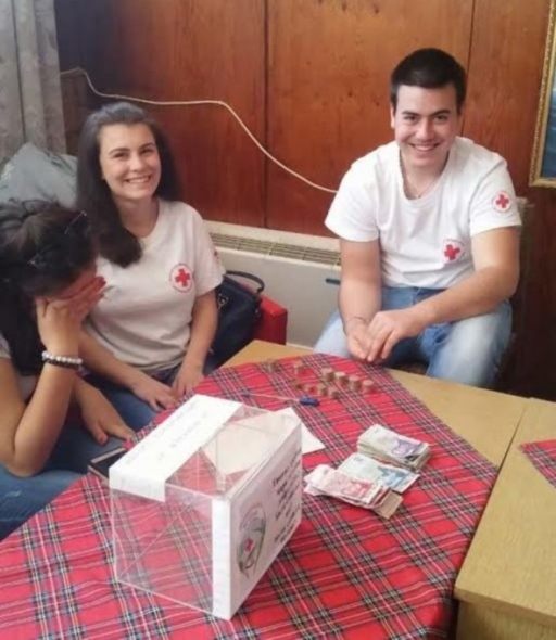Деца събраха пари за абитуриенти