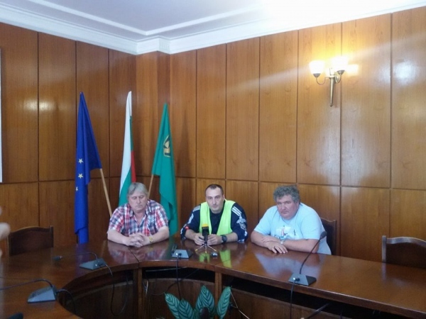 Полицейски екипи  подпомагат трафика във Враца