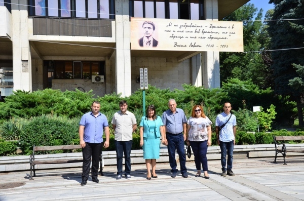  Нека всеки се преклони пред Васил Левски