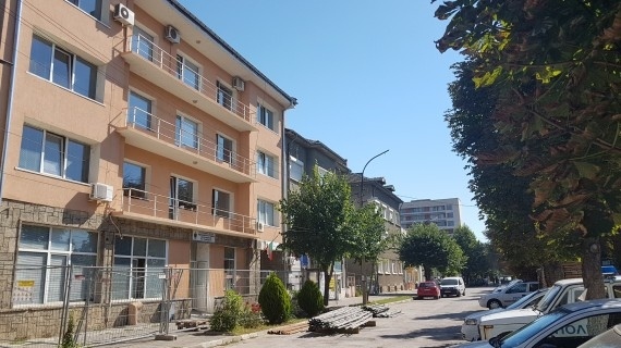 Санират сградата на полицията в Мездра