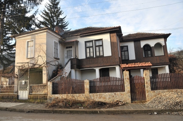 Горни Лом има уникална къща на занаятите