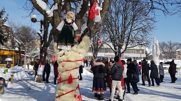 Мездра - бяла, румена, засмяна