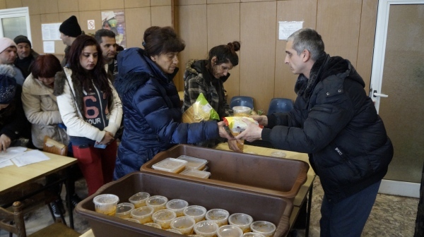 Топъл обяд за повече хора от Мездра