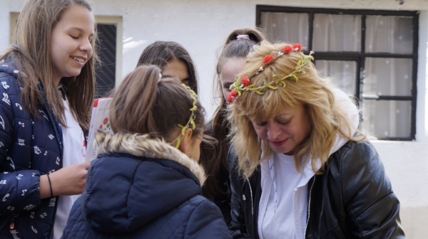 Деца доброволци в помощ на абитуриенти