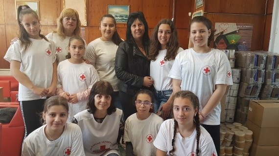 Доброволци събраха пари за 11 абитуриенти	
