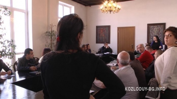 Община опитва тайно решаване на публичен конфликт