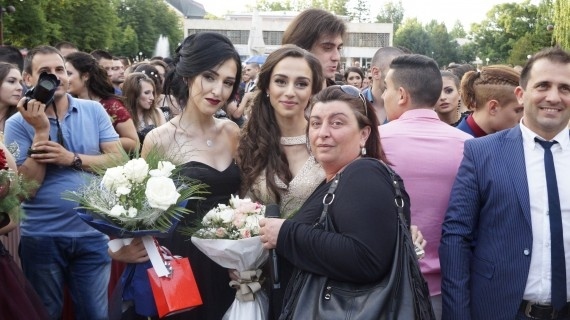 СУ „Иван Вазов“ изпрати своите абитуриенти