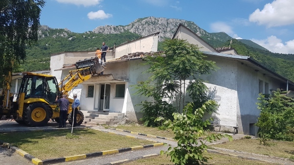 Ремонтират читалището в Лютиброд