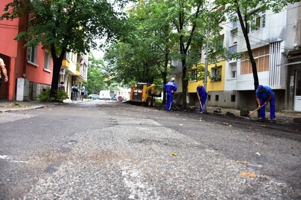 Остава затворена ул. „Св. Софроний Врачански“
