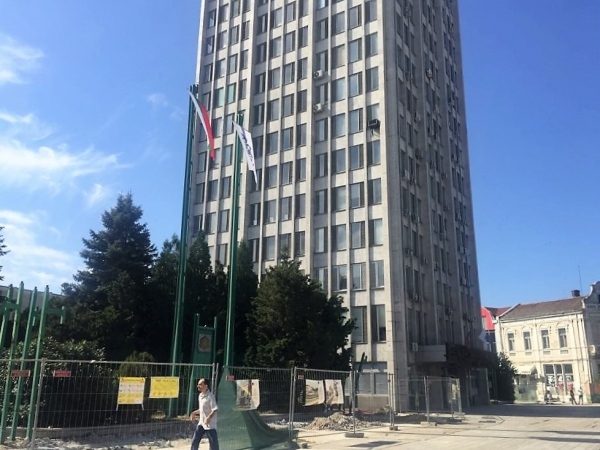 Кмет коментира ремонт на пешеходна зона