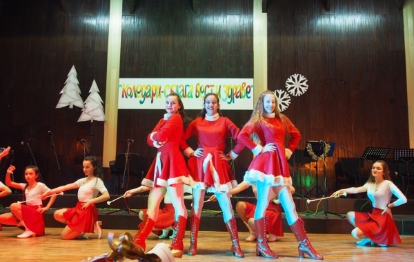 Коледари - с блага вест и здраве