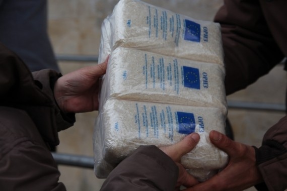 Раздават хранителни продукти по селата