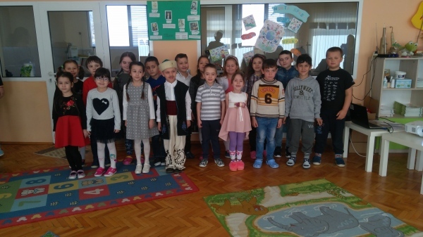 С песен и стих за Апостола