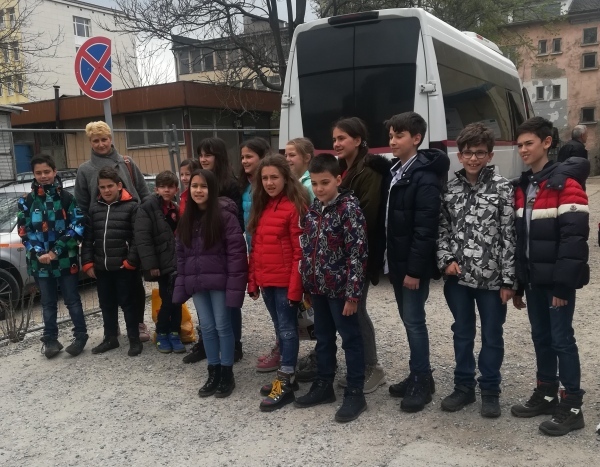 Деца направиха дарения за Великден