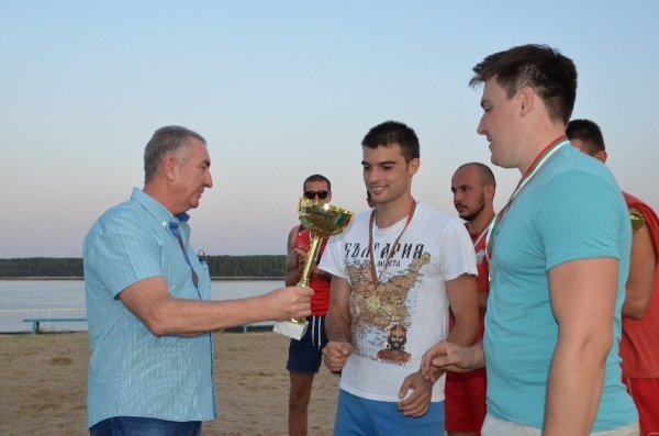 Кмет подкрепи турнир по плажен волейбол