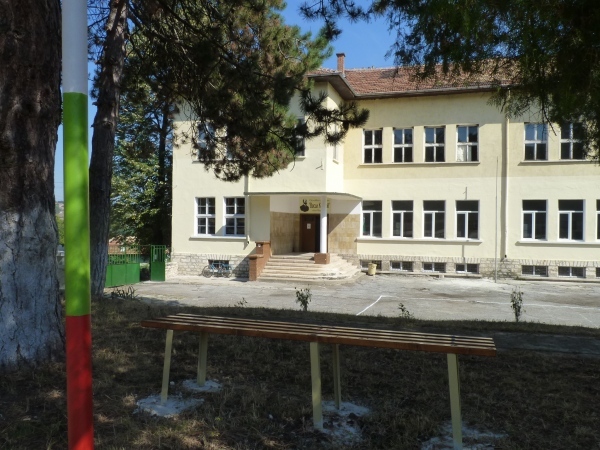 ОбС в Мездра решава за училището в Моравица