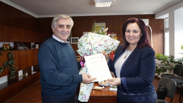 Кметът на Мездра поздрави Яна Нинова 