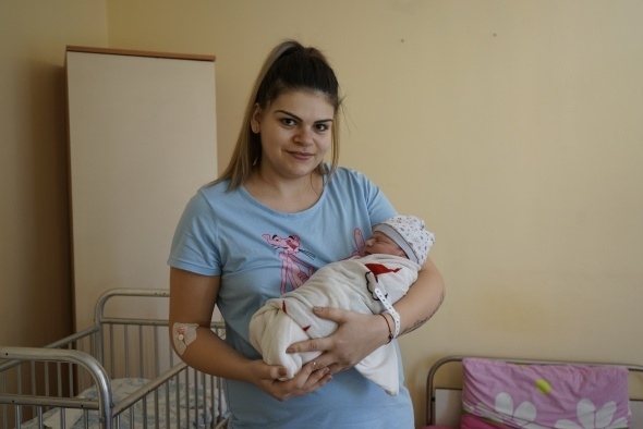 Първото новородено бебе в Мездра е момче 