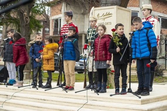 Мездра преклони глава пред паметта на Апостола
