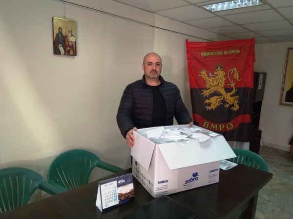 Богданов дарява маски на нуждаещите се 