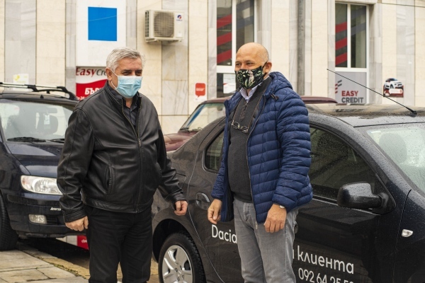 Община Мездра получи автомобил 