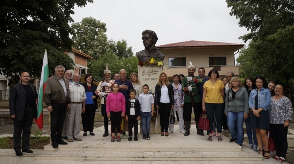 В Мездра почетоха Апостола на свободата  