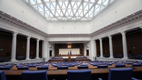 Депутатите ще заседават в нова зала