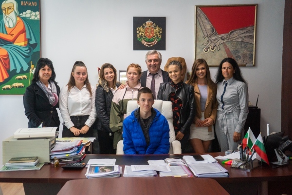 Ден на отворените врати в Мездра за празника 