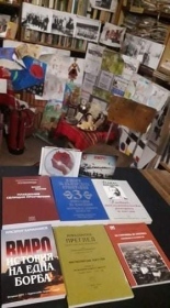 ВМРО дари книги в Долна Кремена и Пудрия