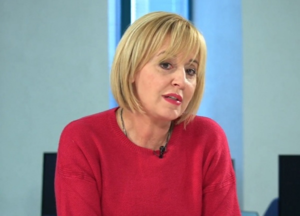 Манолова: Борисов се опитва да отложи изборите